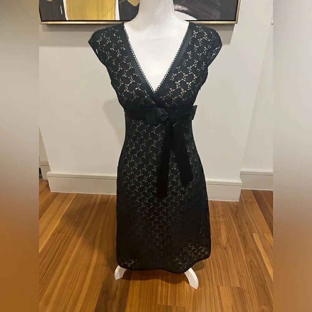 Phoebe Couture by Kay Unger lace dress size 2